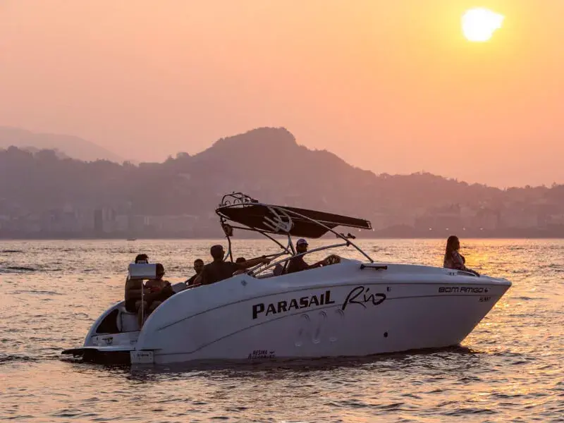 Lancha Bom Amigo - Parasail In Rio