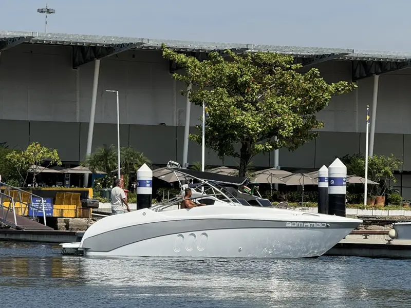 Bom Amigo - 27 pés - 10 pessoas - Lancha aconchegante e econômica, ideal para grupos menores - Parasail Rio