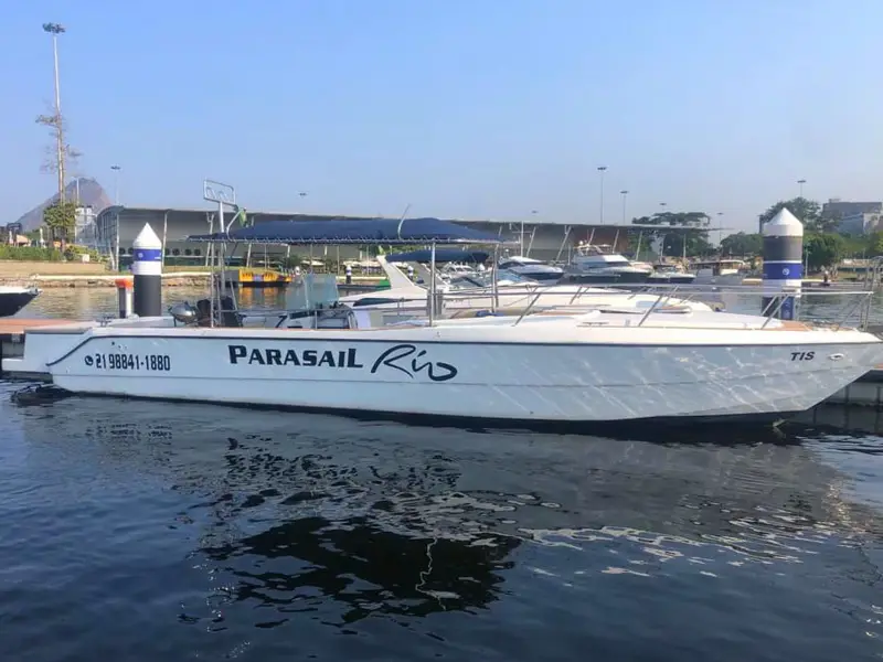 TIS - 33 pés - 13 pessoas - Lancha moderna e bem equipada, perfeita para passeios em família - Parasail Rio