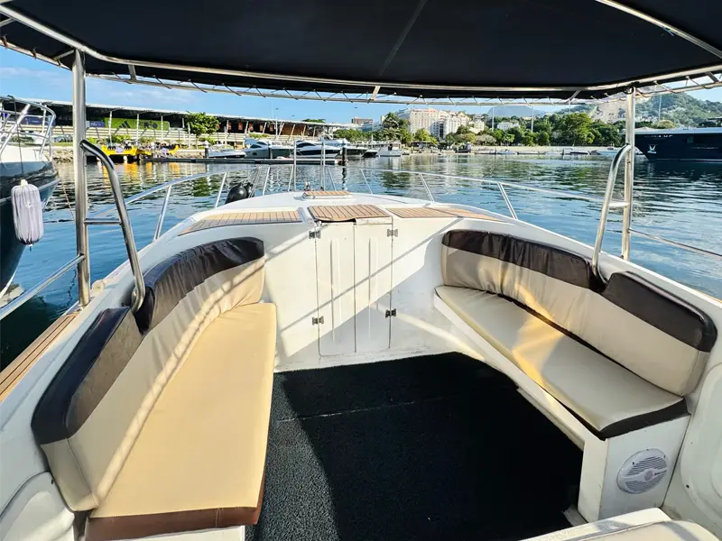 TIS - 33 pés - 13 pessoas - Lancha moderna e bem equipada, perfeita para passeios em família - Parasail Rio