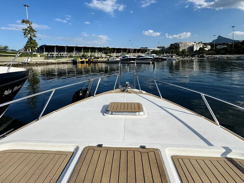 TIS - 33 pés - 13 pessoas - Lancha moderna e bem equipada, perfeita para passeios em família - Parasail Rio