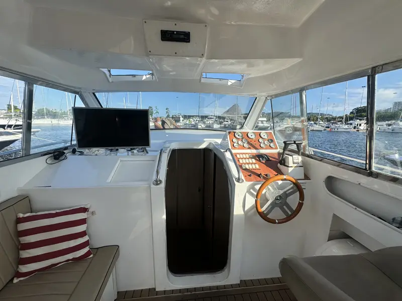 Oceanic 36 - 36 pés - 15 pessoas - Lancha espaçosa e confortável, ideal para grupos maiores - Parasail Rio