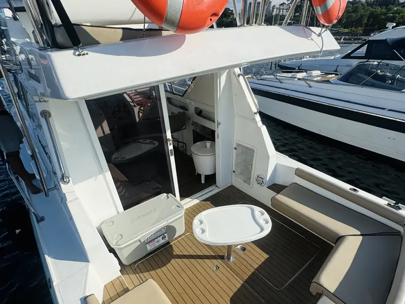 Oceanic 36 - 36 pés - 15 pessoas - Lancha espaçosa e confortável, ideal para grupos maiores - Parasail Rio